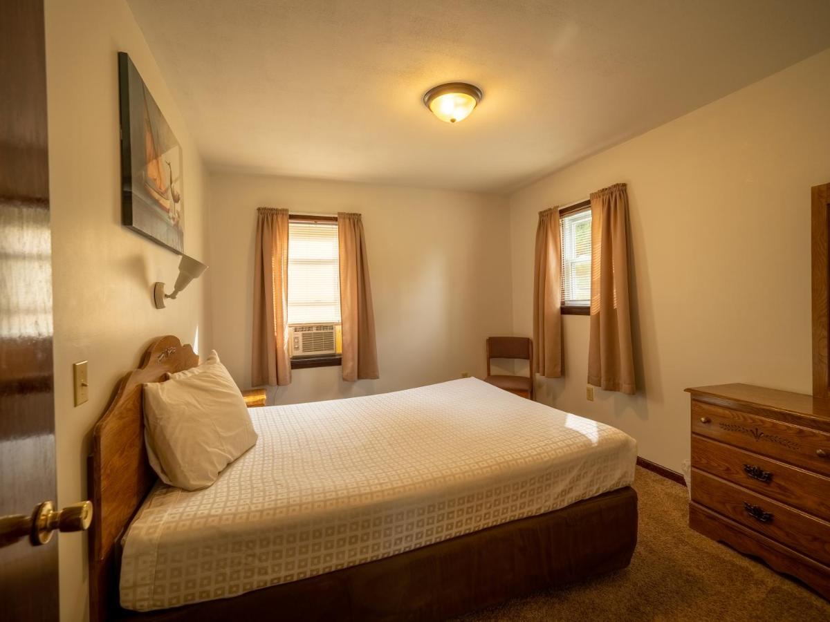 Lake 'N Pines Motel Cooperstown Ngoại thất bức ảnh